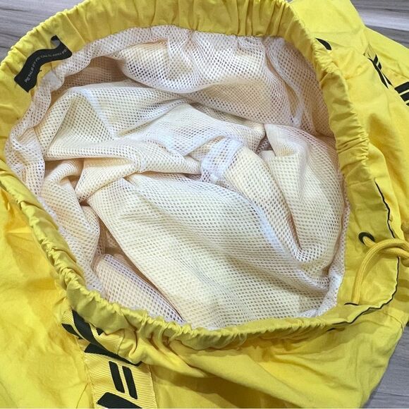 Petals by Petals and Peacocks Yellow and Black Joggers Men’s Small - Picture 5 of 5